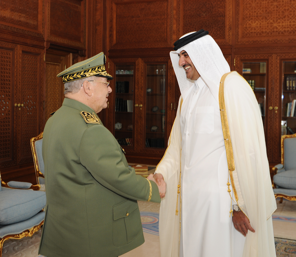 سمو الأمير يستقبل نائب وزير الدفاع الجزائري